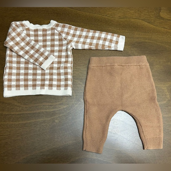 Carter’s Baby Cardigan Sweater And Pants Sz 6 Months Beige (0239) - Picture 2 of 9